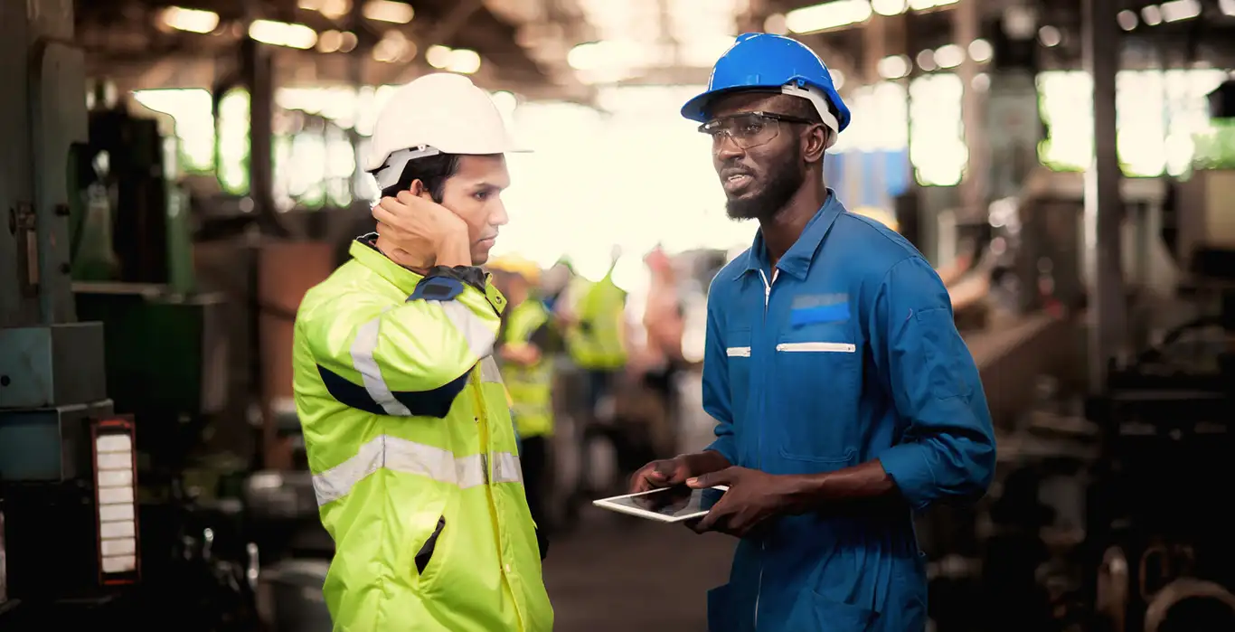 A worker and foreman in a discussion